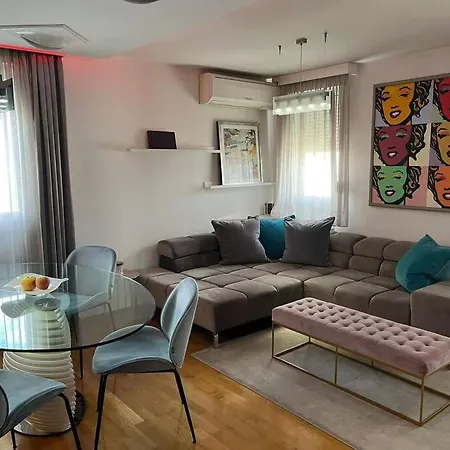 Luxe Flat With Private Garage,teracce アパート *