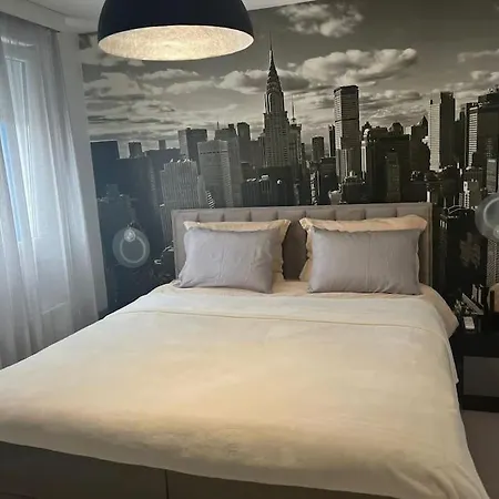 Luxe Flat With Private Garage,teracce * Σπλιτ