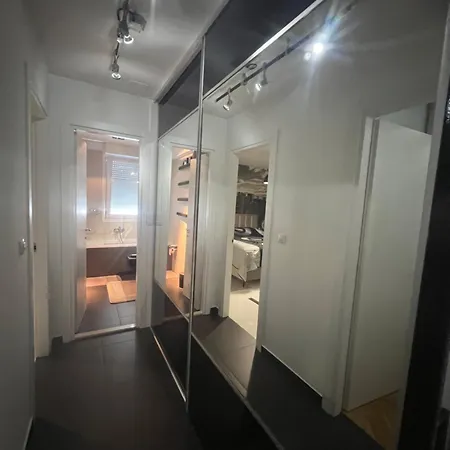 アパート Luxe Flat With Private Garage,teracce スプリト