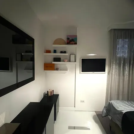 Luxe Flat With Private Garage,teracce アパート