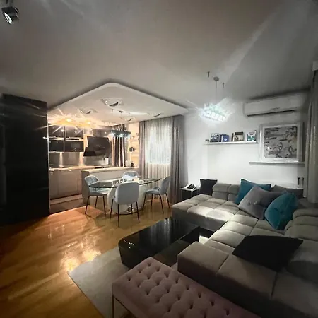 アパート Luxe Flat With Private Garage,teracce