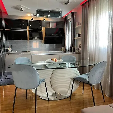 Apartment Luxe Flat With Private Garage,teracce