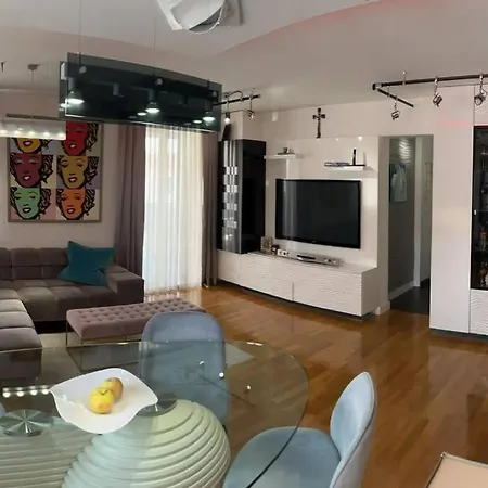 Luxe Flat With Private Garage,teracce سبليت